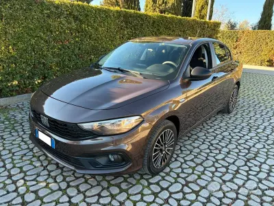 Usata Fiat Tipo City Life 100 CV (73 kW) 2022 Marrone Berlina