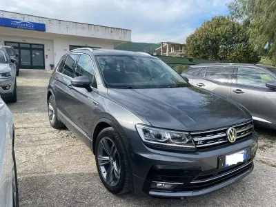 Usata VW Tiguan R-line 116 CV (85 kW) 2018 Grigio SUV