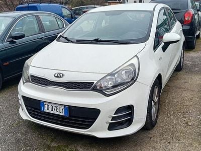 Usado Kia Rio 75 CV (55 kW) 2016 Blanco Utilitario