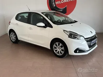 Usata Peugeot 208 Active 83 CV (61 kW) 2019 Bianco Utilitaria