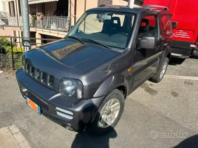 Usata Suzuki Jimny 86 CV (63 kW) 2012 Nero SUV