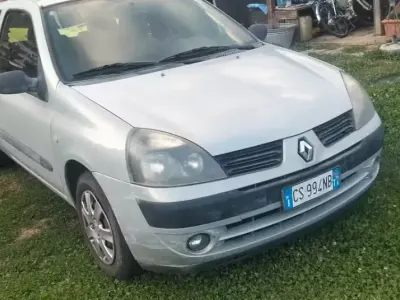Usata Renault Clio II 58 CV (42 kW) 2005 Argento Berlina