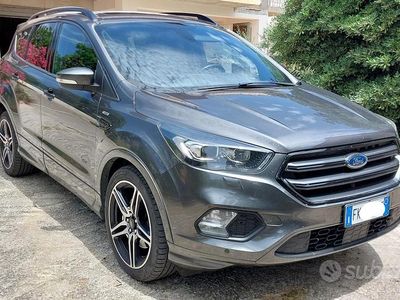 Usata Ford Kuga ST-Line 180 CV (132 kW) 2017 Grigio SUV