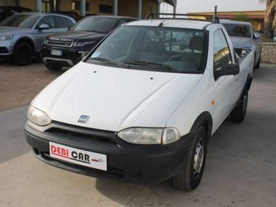 Usata Fiat Strada 80 CV (58 kW) 2002 Bianco pastello Pick-up