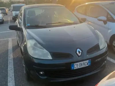 Usata Renault Clio III 75 CV (55 kW) 2005 Grigio Berlina
