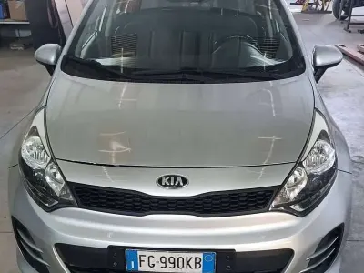 Usata Kia Rio 75 CV (55 kW) 2016 Argento Utilitaria