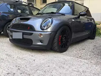Usata Mini Cooper S 163 CV (119 kW) 2003 Grigio Utilitaria