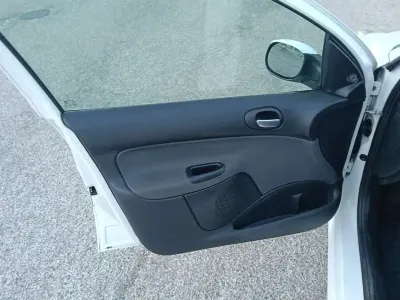Usata Peugeot 206+ 68 CV (50 kW) 2011 Utilitaria