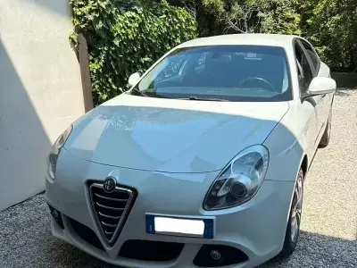 Usata Alfa Romeo Giulietta Progression 120 CV (88 kW) 2011 Bianco Utilitaria