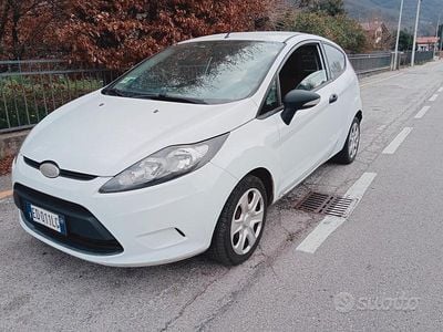 Usata Ford Fiesta 68 CV (50 kW) 2010 Bianco Utilitaria