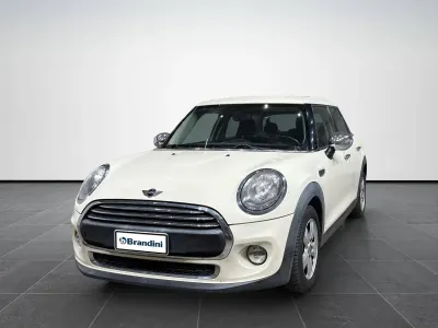 Usata Mini ONE 102 CV (75 kW) 2017 Alpine white Utilitaria