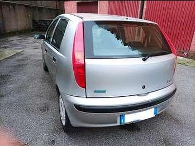 Usata Fiat Punto 86 CV (63 kW) 2002 Argento Utilitaria