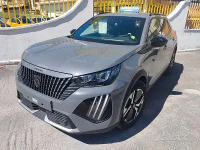 Używany Peugeot 2008 Allure 101 KM (74 kW) 2023 Szary SUV