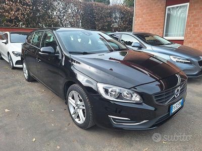 Usata Volvo V60 Kinetic 120 CV (88 kW) 2017 Nero Station wagon