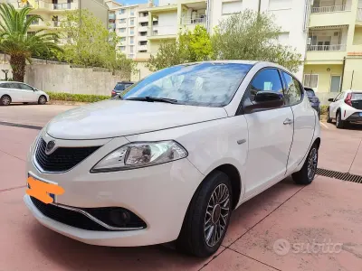 Usata Lancia Ypsilon 95 CV (69 kW) 2017 Bianco Utilitaria