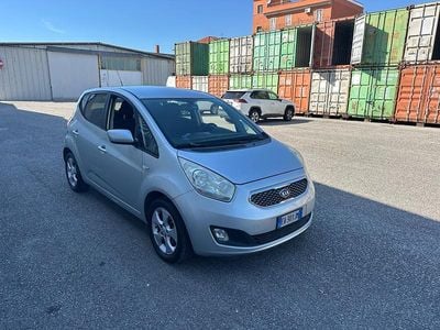 Usado Kia Venga EX 90 CV (66 kW) 2011 Plateado Utilitario