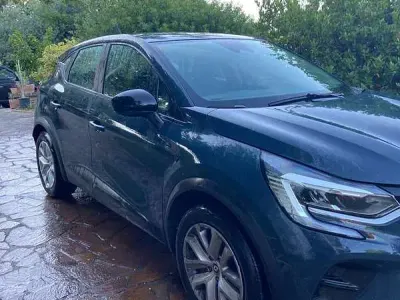 Usata Renault Captur Equilibre 101 CV (74 kW) 2023 Blu/azzurro SUV