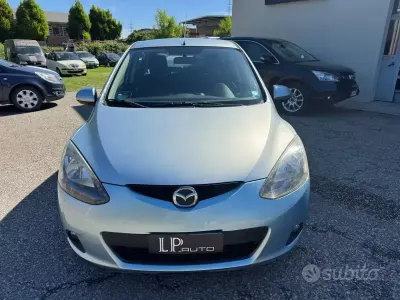 Begagnad Mazda 2 75 HK (55 kW) 2010 Blå Halvkombi