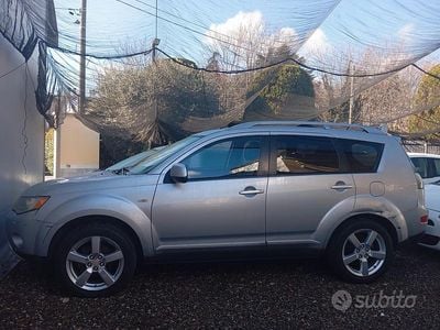 Usata Mitsubishi Outlander Instyle 140 CV (102 kW) 2007 Grigio SUV