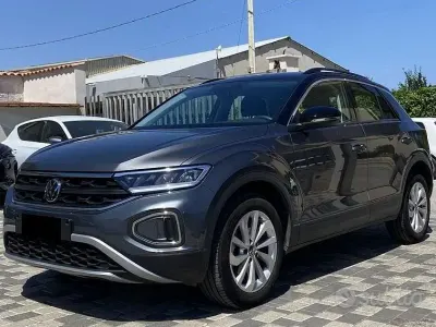 Usata VW T-Roc Life 110 CV (80 kW) 2022 Nero SUV