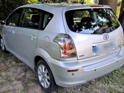 Usata Toyota Corolla Verso 116 CV (85 kW) 2004 Grigio Monovolume