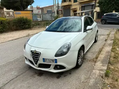 Usata Alfa Romeo Giulietta Distinctive 120 CV (88 kW) 2011 Bianco Utilitaria