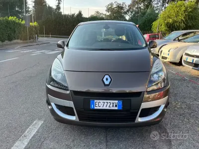 Usata Renault Scenic E-Tech XMOD 110 CV (80 kW) 2010 Marrone Monovolume