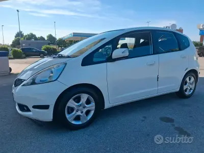Usata Honda Jazz Executive 99 CV (72 kW) 2009 Bianco Utilitaria