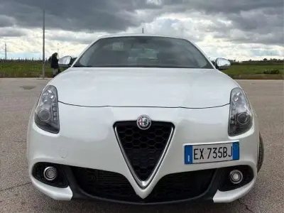 Usata Alfa Romeo Giulietta Exclusive 105 CV (77 kW) 2015 Utilitaria