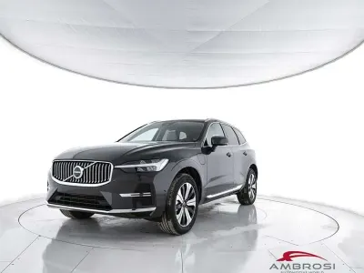 Nuova Volvo XC60 Plus 349 CV (256 kW) 2025 Platinum grey SUV