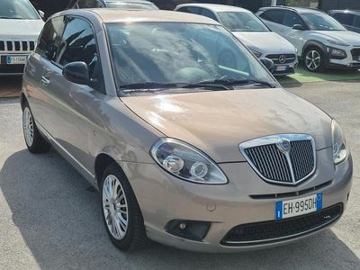 Usata Lancia Ypsilon 69 CV (50 kW) 2011 Argento Utilitaria