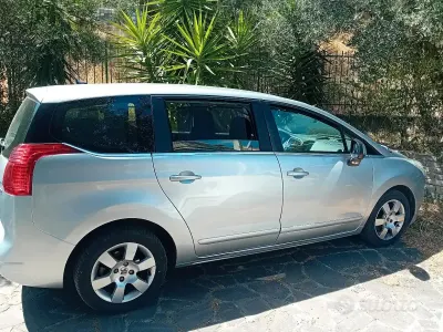 Usata Peugeot 5008 150 CV (110 kW) 2011 Grigio Monovolume
