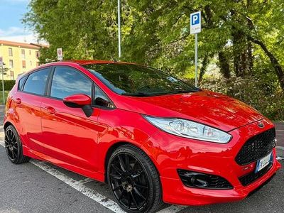 Usata Ford Fiesta ST-Line 85 CV (62 kW) 2017 Rosso Utilitaria