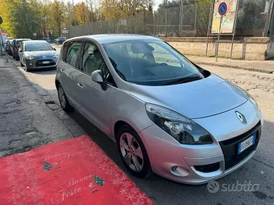 Usata Renault Scénic III 120 CV (88 kW) 2011 Grigio Monovolume