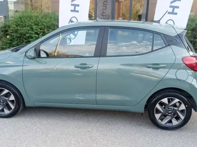 Usata Hyundai i10 63 CV (46 kW) 2025 Verde Utilitaria