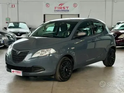 Usata Lancia Ypsilon 69 CV (50 kW) 2015 Grigio Utilitaria
