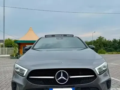 Käytetty Mercedes A200 Night 163 HP (119 kW) 2019 Harmaa Sedan