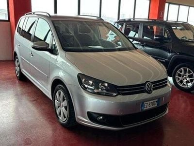 Begagnad VW Touran Comfortline 105 HK (77 kW) 2015 Grå Minibuss