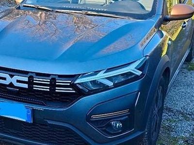 Usata Dacia Jogger Extreme 110 CV (80 kW) 2023 Grigio Monovolume