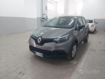 Usata Renault Captur 90 CV (66 kW) 2016 Grigio SUV