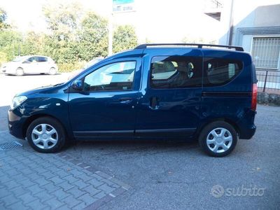Usata Dacia Dokker Essentiel 102 CV (75 kW) 2018 Blu Monovolume