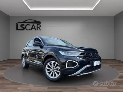 Usata VW T-Roc Style 150 CV (110 kW) 2023 Nero SUV