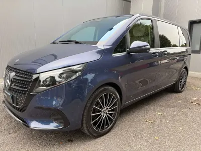 Usata Mercedes V250 Avantgarde 190 CV (139 kW) 2024 Blu/azzurro Monovolume