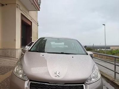 Usata Peugeot 208 Active 68 CV (50 kW) 2013 Marrone Utilitaria