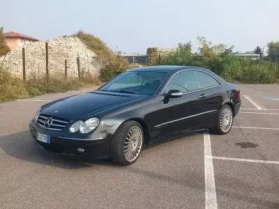 Usata Mercedes CLK320 224 CV (164 kW) 2006 Nero Coupé