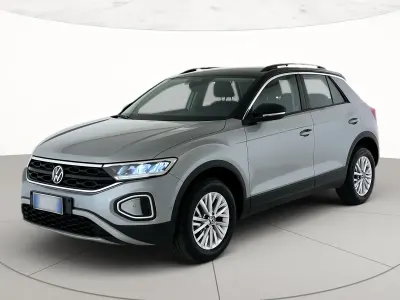 Usata VW T-Roc Life 116 CV (85 kW) 2025 Pyrit silver metallizzato nero SUV