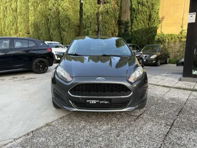 Usata Ford Fiesta Titanium 75 CV (55 kW) 2017 Grigio Utilitaria