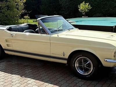 Usata Ford V8 224 CV (164 kW) 1967 Bianco Cabrio