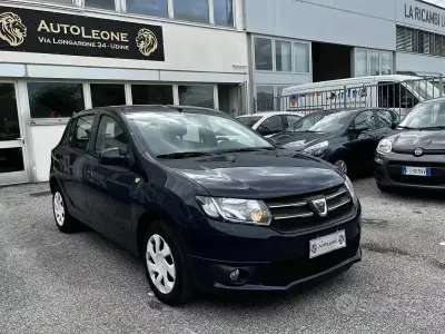 Usata Dacia Sandero Lauréate 72 CV (52 kW) 2014 Bluazzurro Berlina
