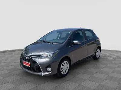 Usata Toyota Yaris Business Edition 69 CV (50 kW) 2017 Grigio Berlina